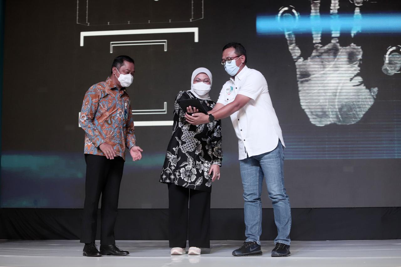 Menaker Ida Fauziah...