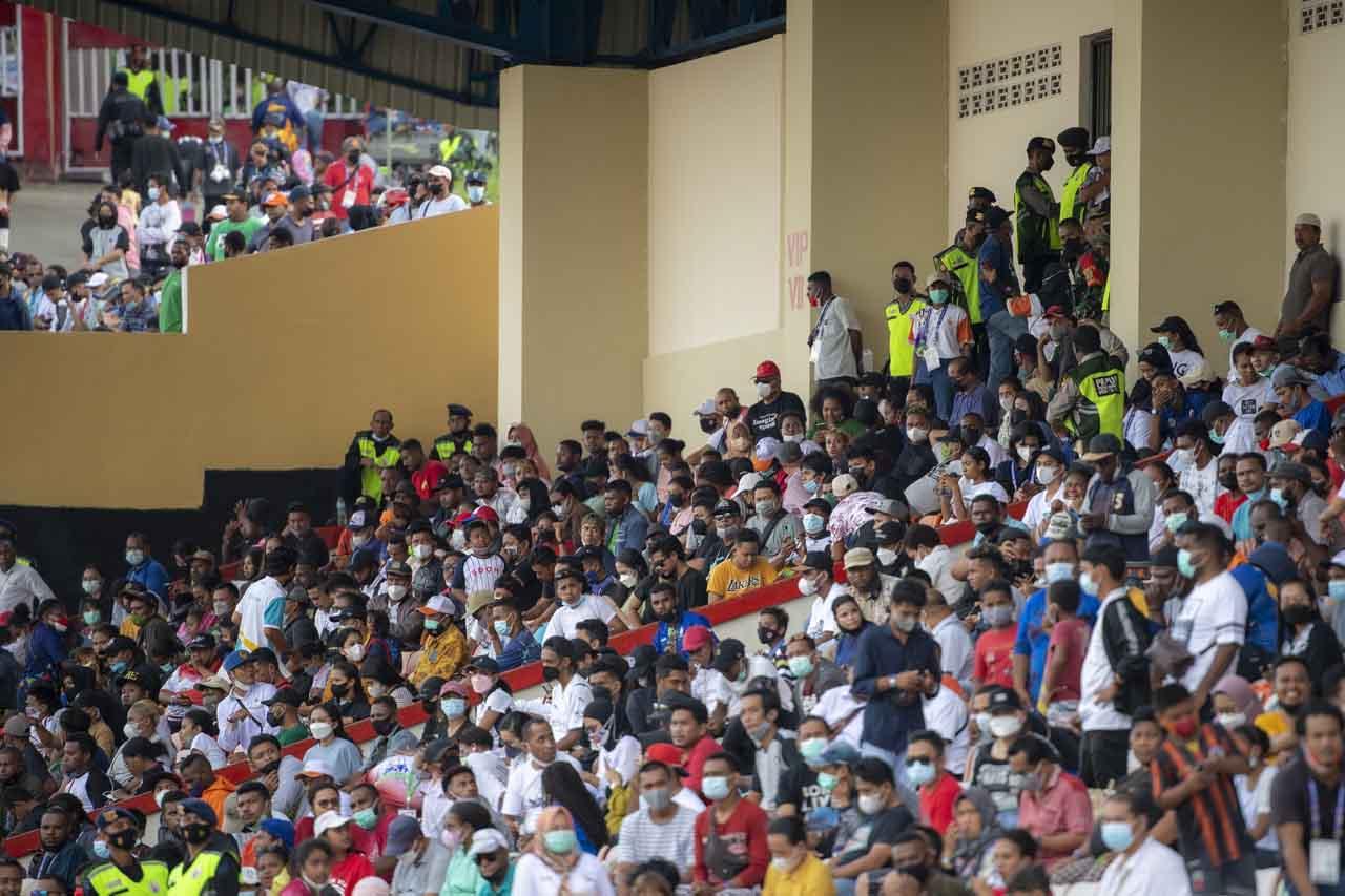 Penonton Padati Pertandingan...