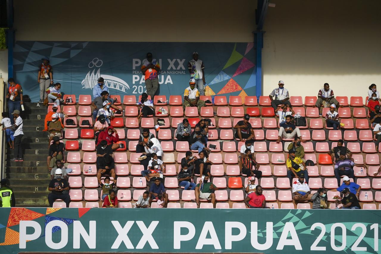 Penonton Padati Pertandingan...