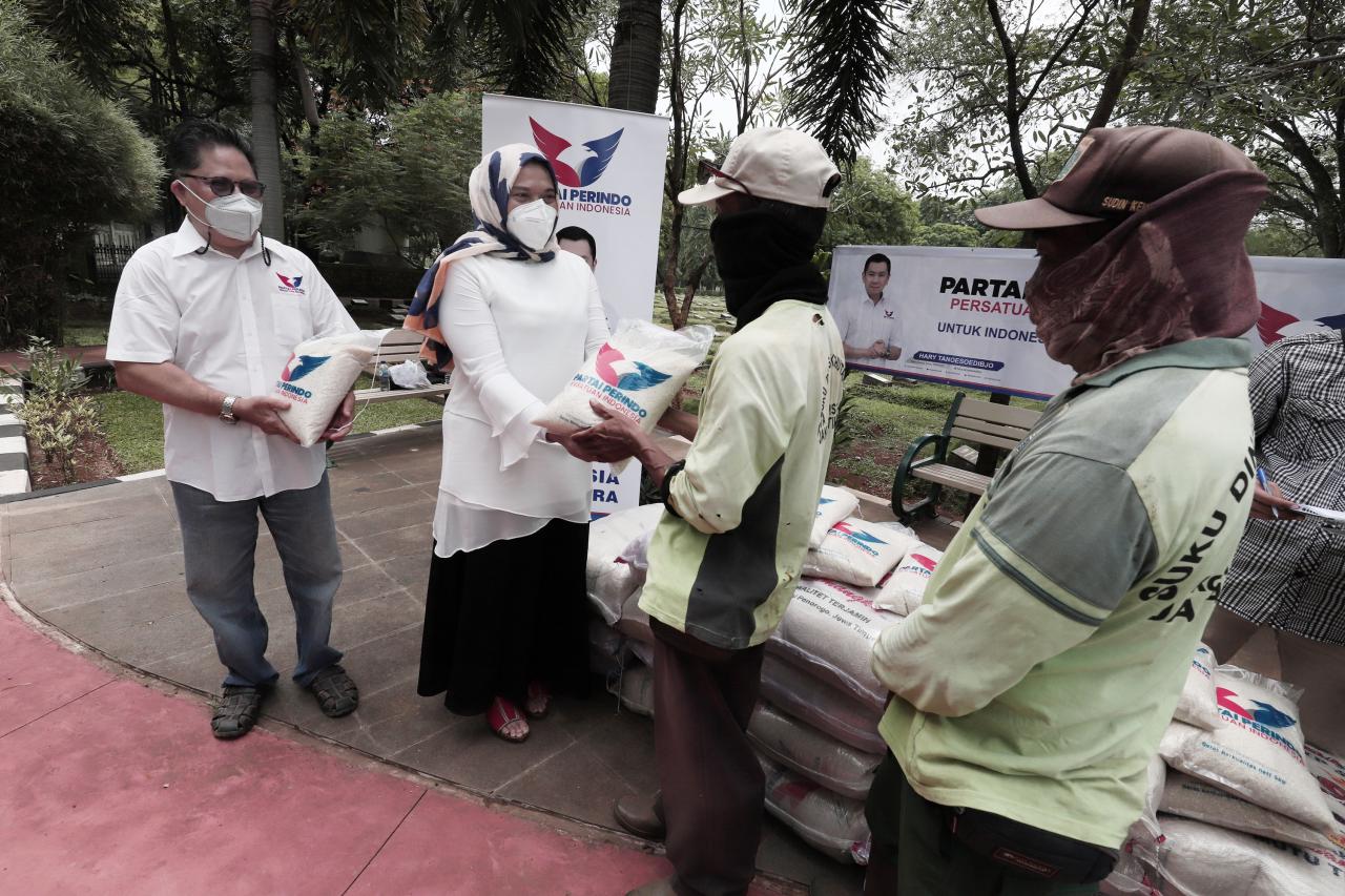 Partai Perindo Salurkan...