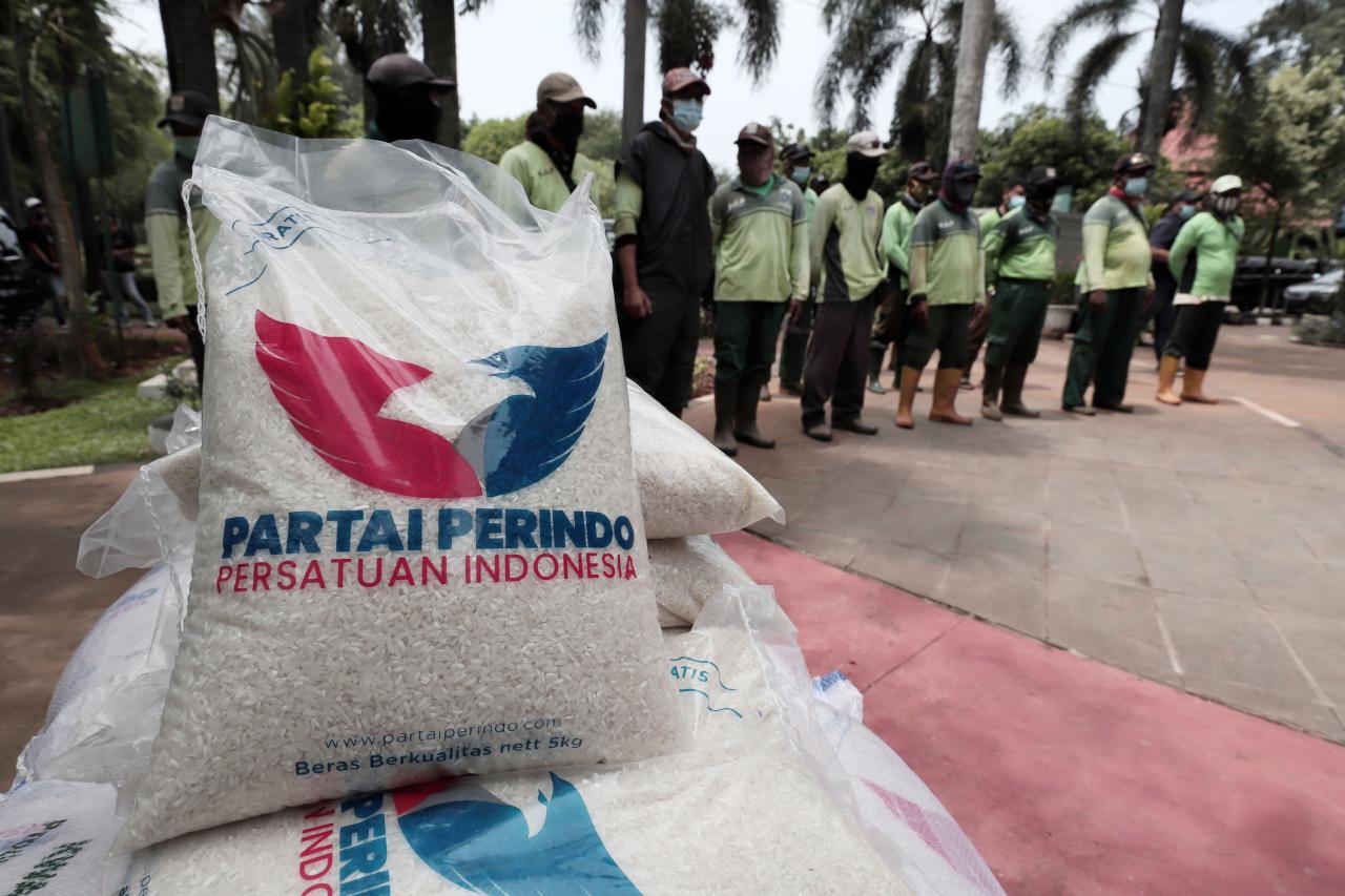 Partai Perindo Salurkan...