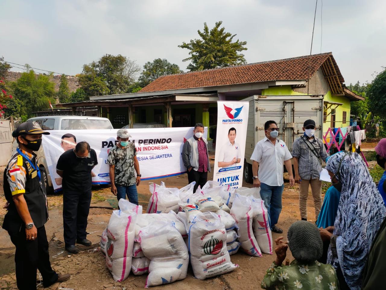 Partai Perindo Salurkan...