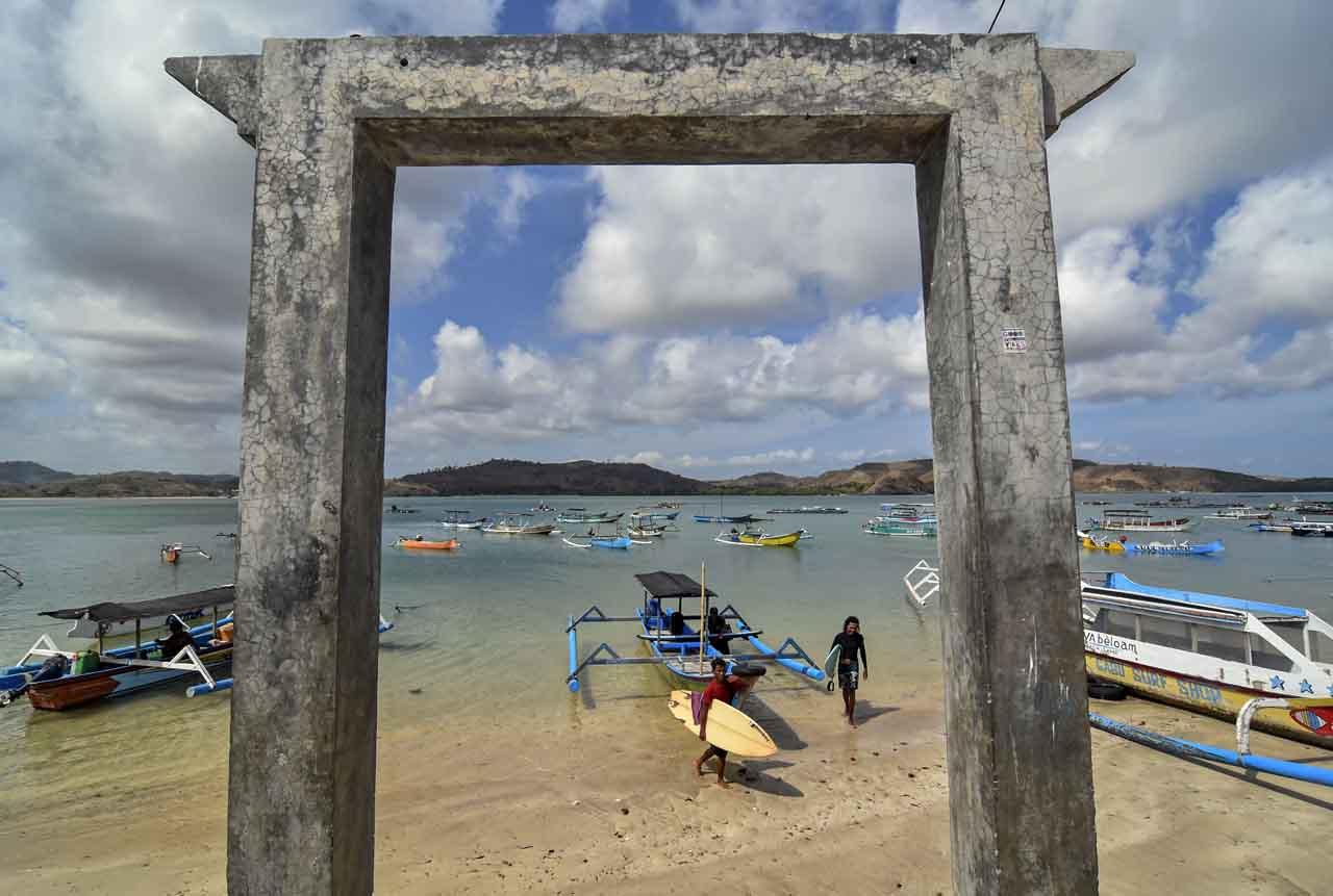 Wisata Surfing Pantai...