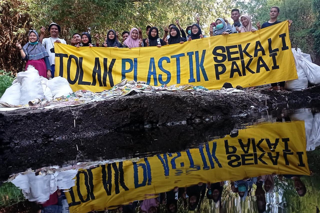Miris, Celana Dalam...