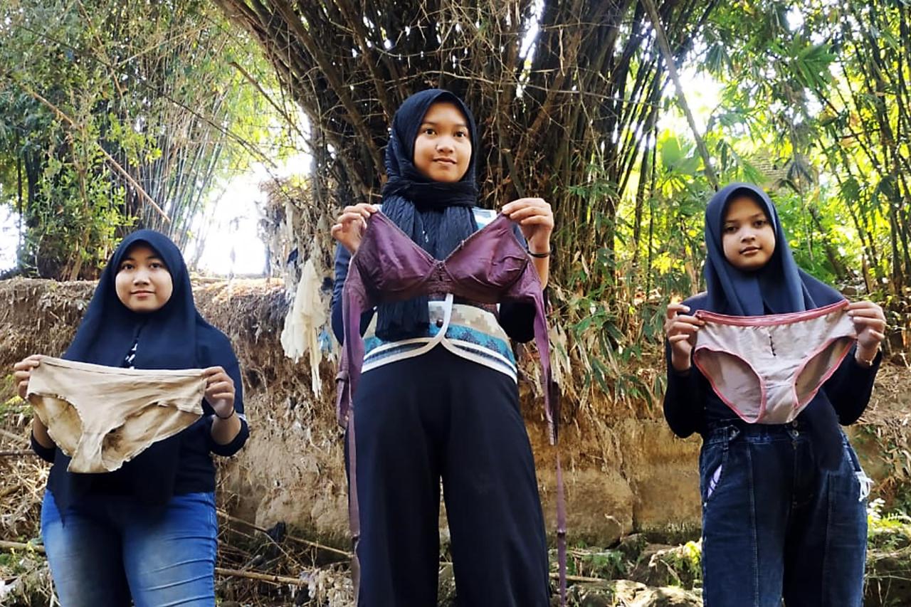 Miris, Celana Dalam...