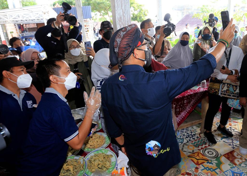 Sandiaga Uno Sebagai...