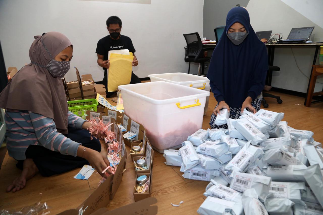 Main di Pasar Online,...
