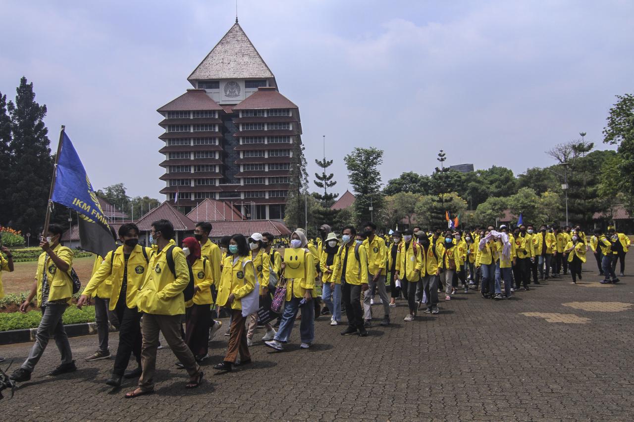 Mahasiswa Universitas...