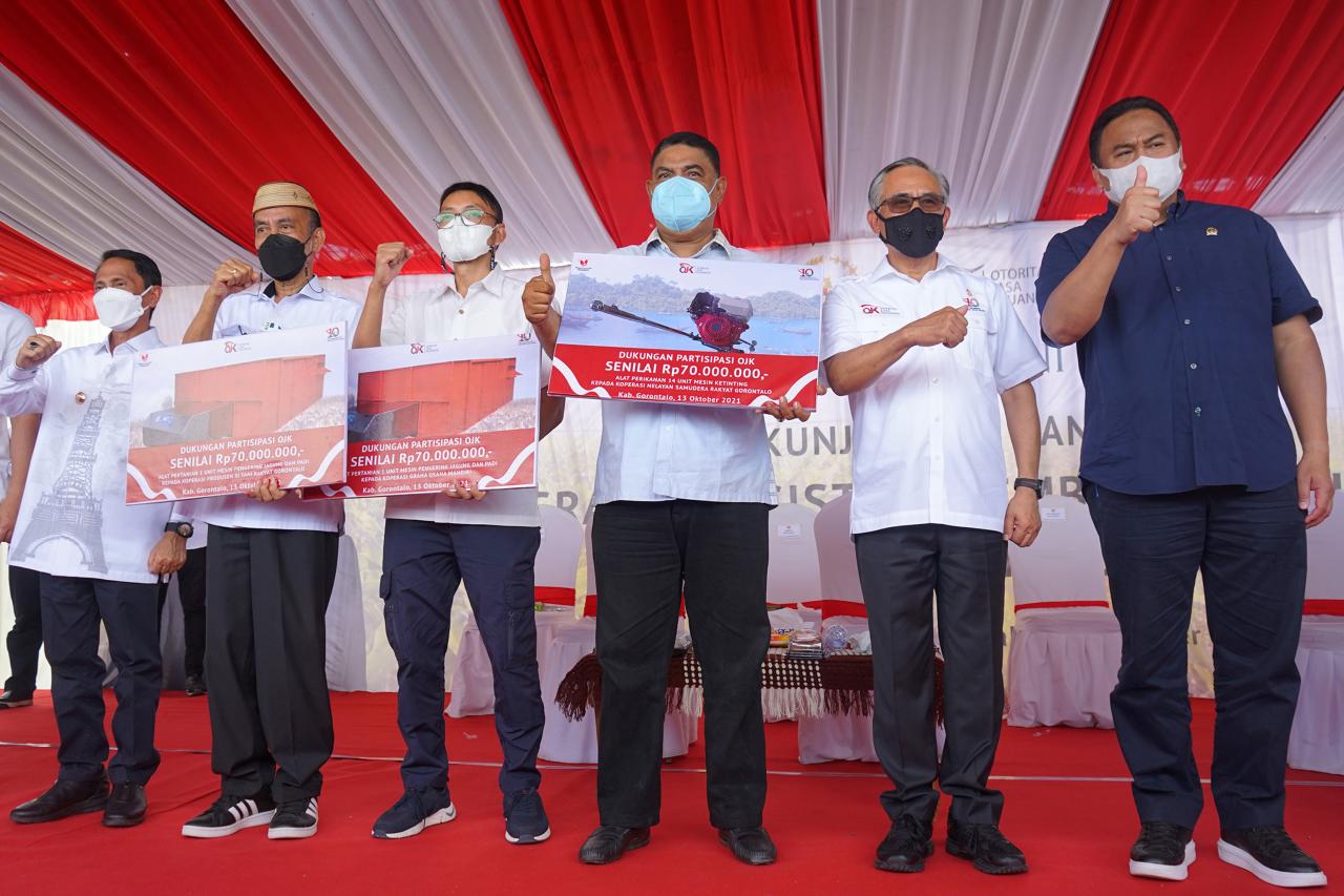 OJK Salurkan Bantuan...
