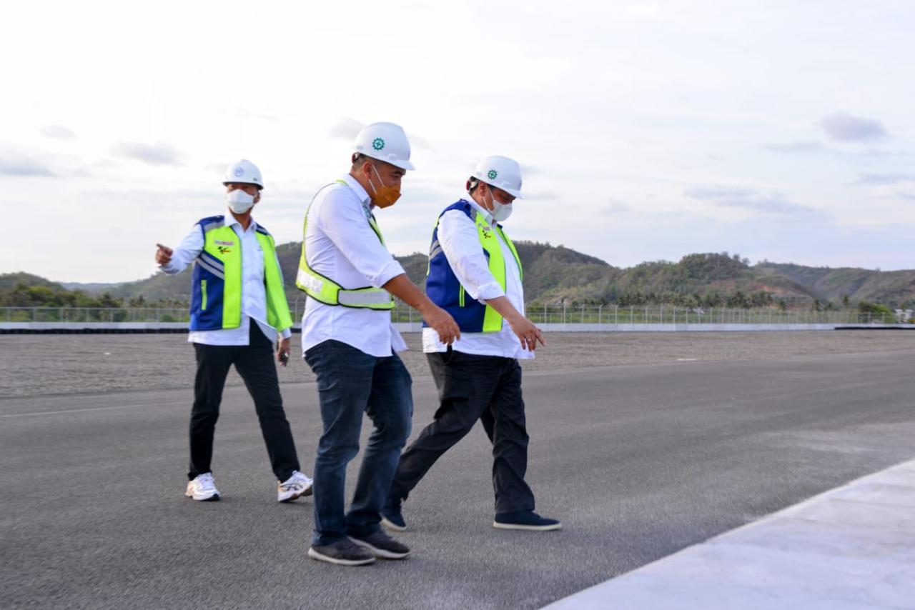 Menko Airlangga Tinjau...