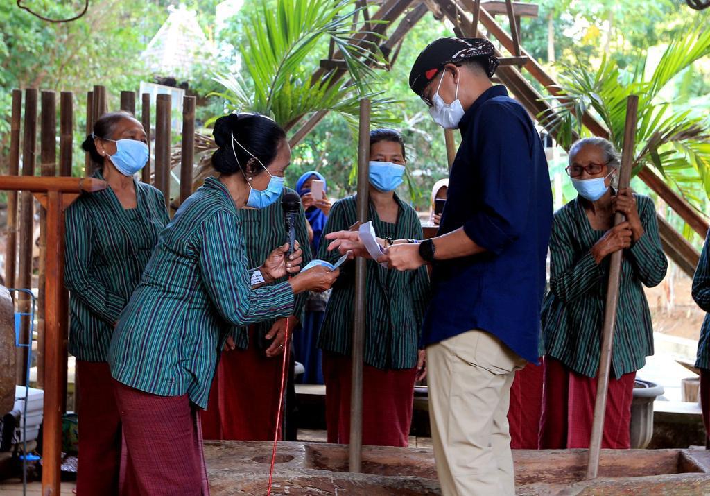 Kunjungan Sandiaga ke...