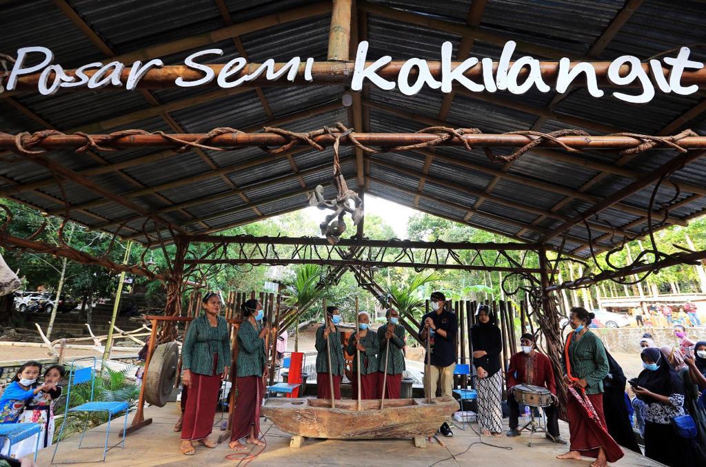 Kunjungan Sandiaga ke...