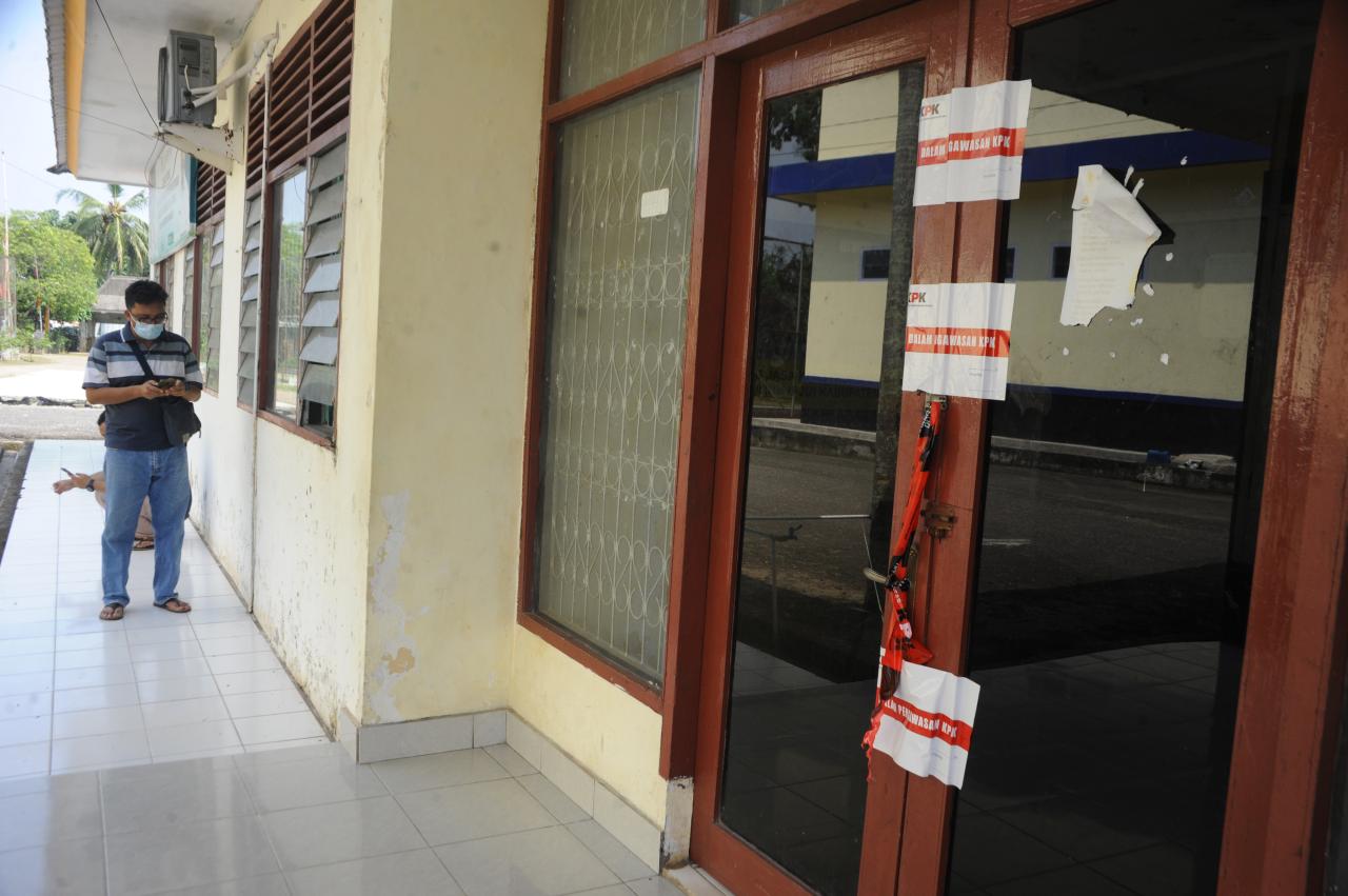 KPK Segel Kantor Bidang...