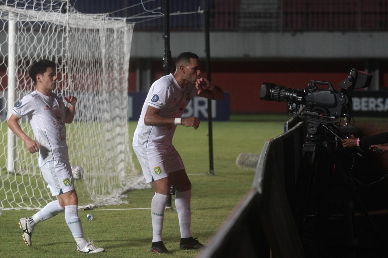 Persebaya Kalahkan Persipuran...