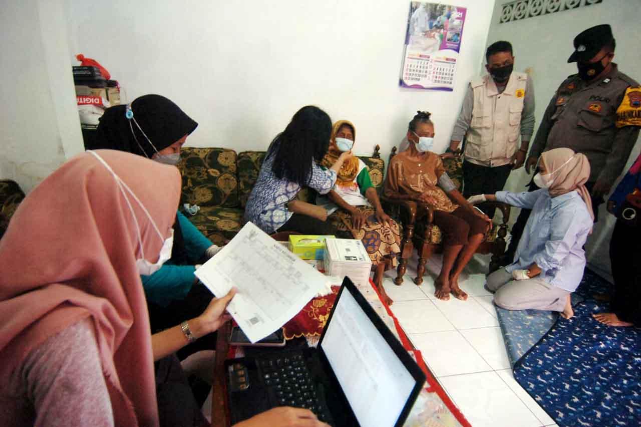 Jemput Bola Vaksin Lansia