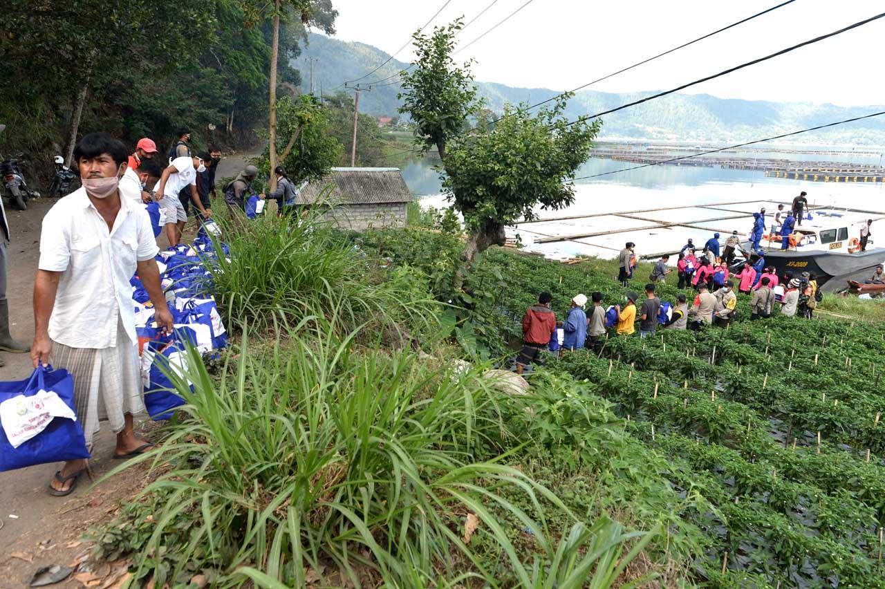 Distribusi Bantuan Warga...