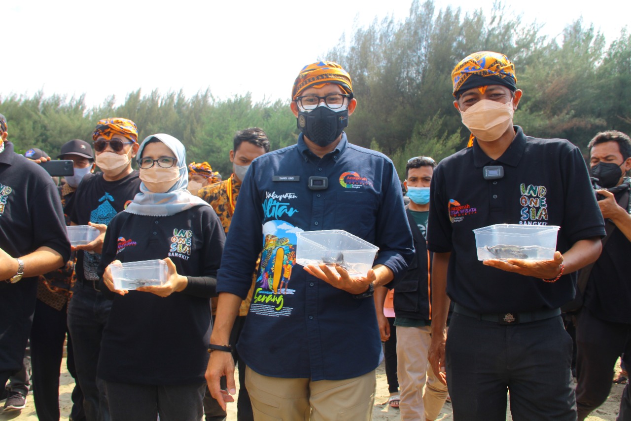 Menteri Sandiaga Memberdayakan...