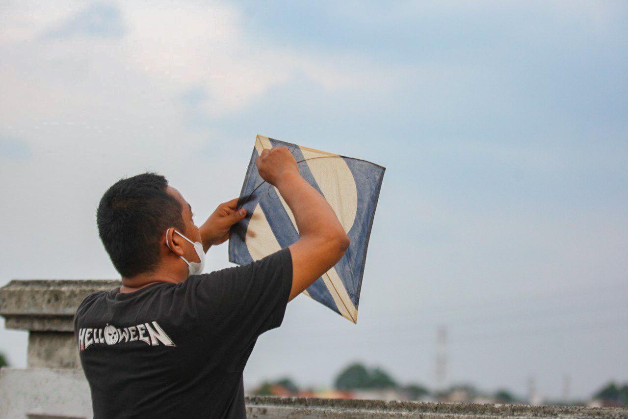 Keseruan Warga Bermain...