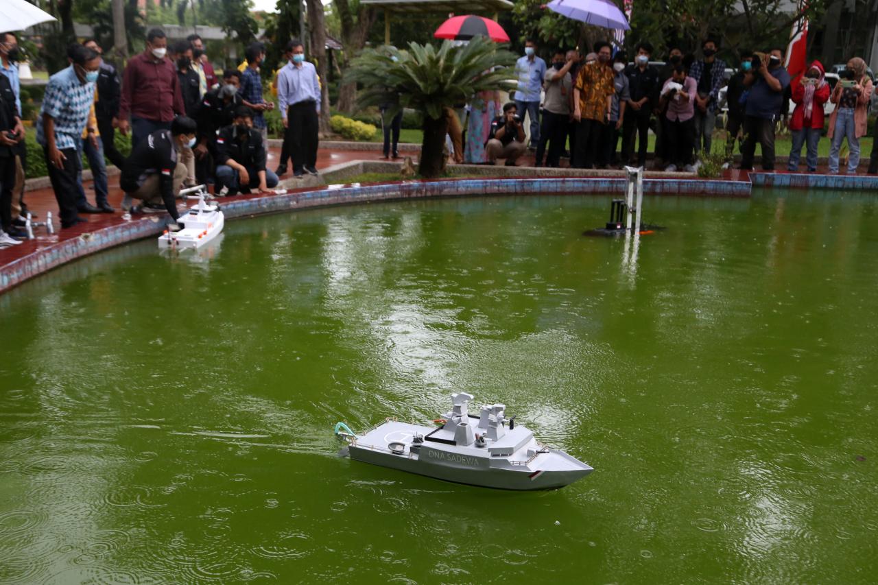 Kirim Sembilan Tim,...