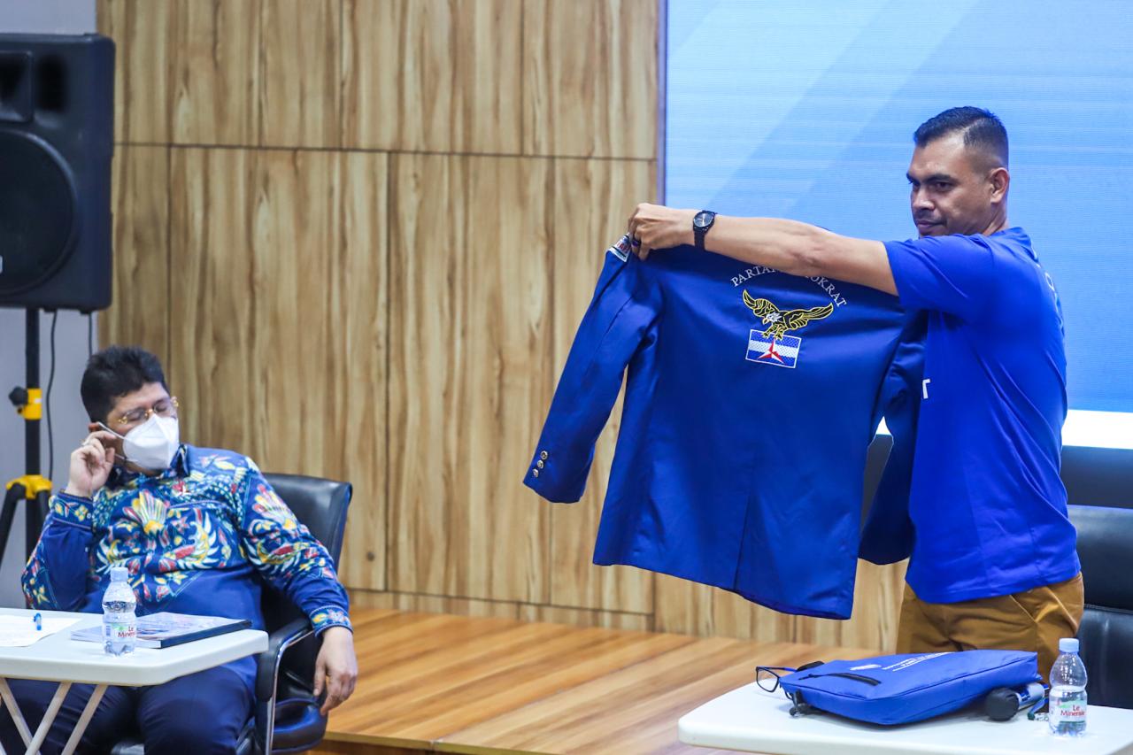 Makin Panas, Moeldoko...