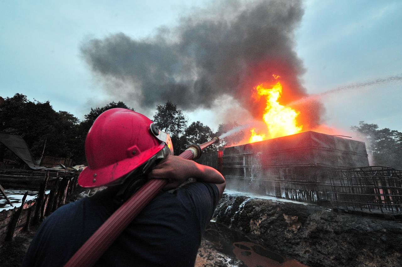 Kebakaran Tempat Penyulingan...