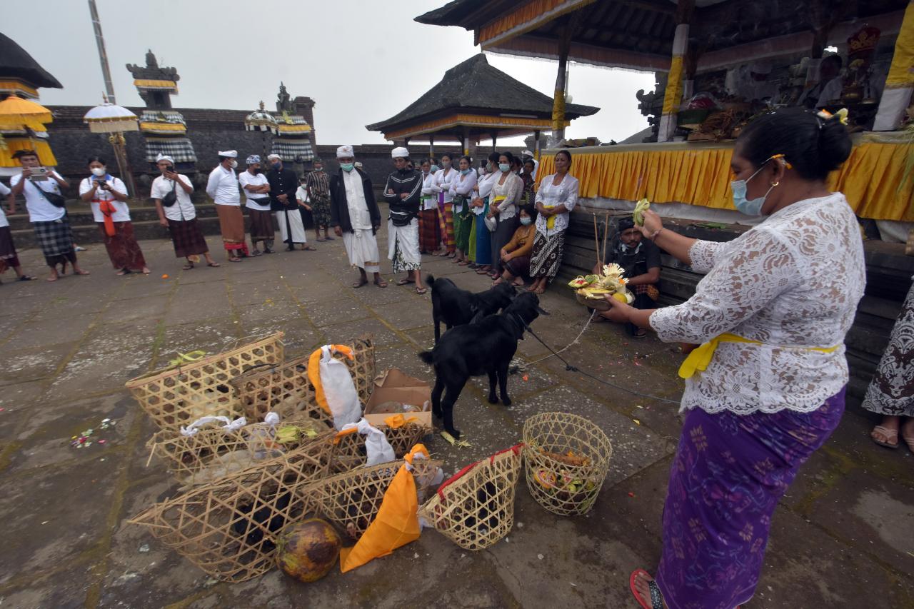Mengintip Ritual Penyucian...