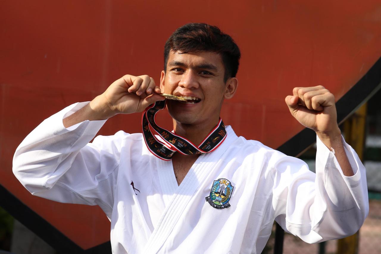 Tendangan Maut Mahasiswa...
