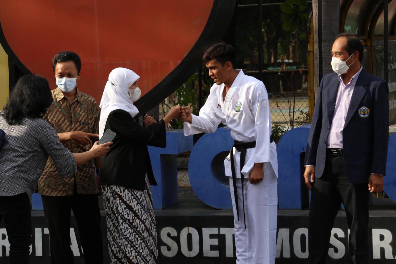 Tendangan Maut Mahasiswa...