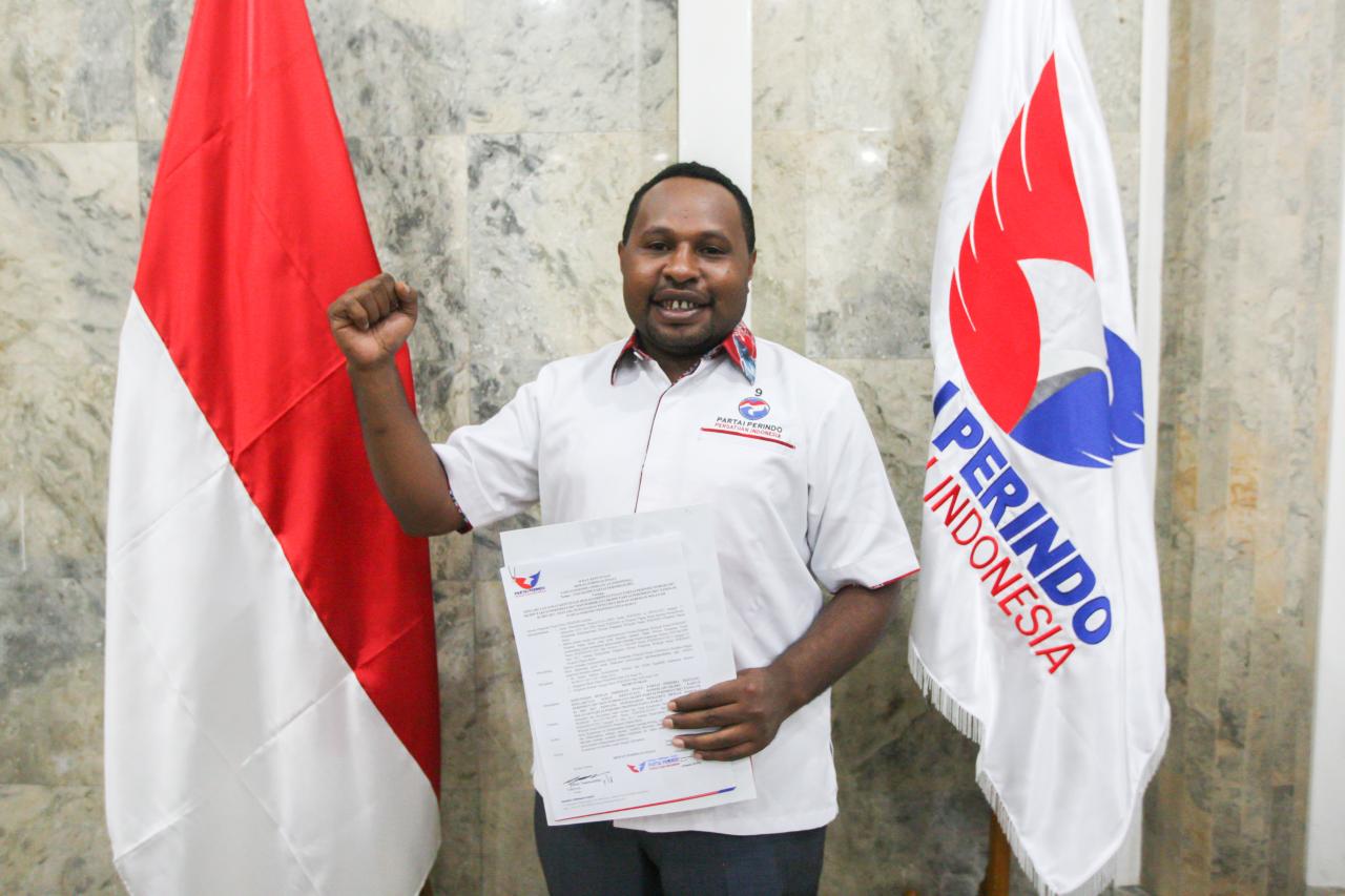 Sekjen DPP Perindo Serahkan...