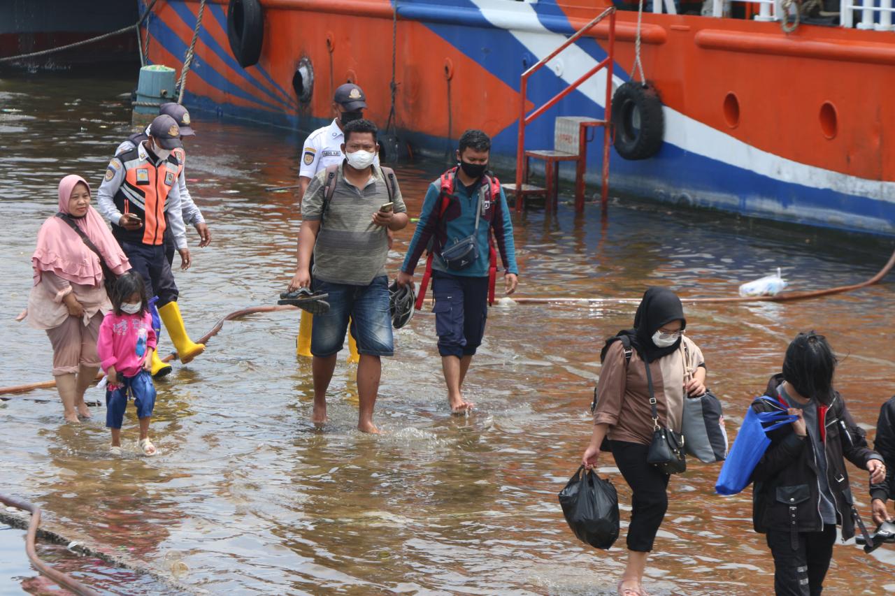 Pelabuhan Kali Adem...