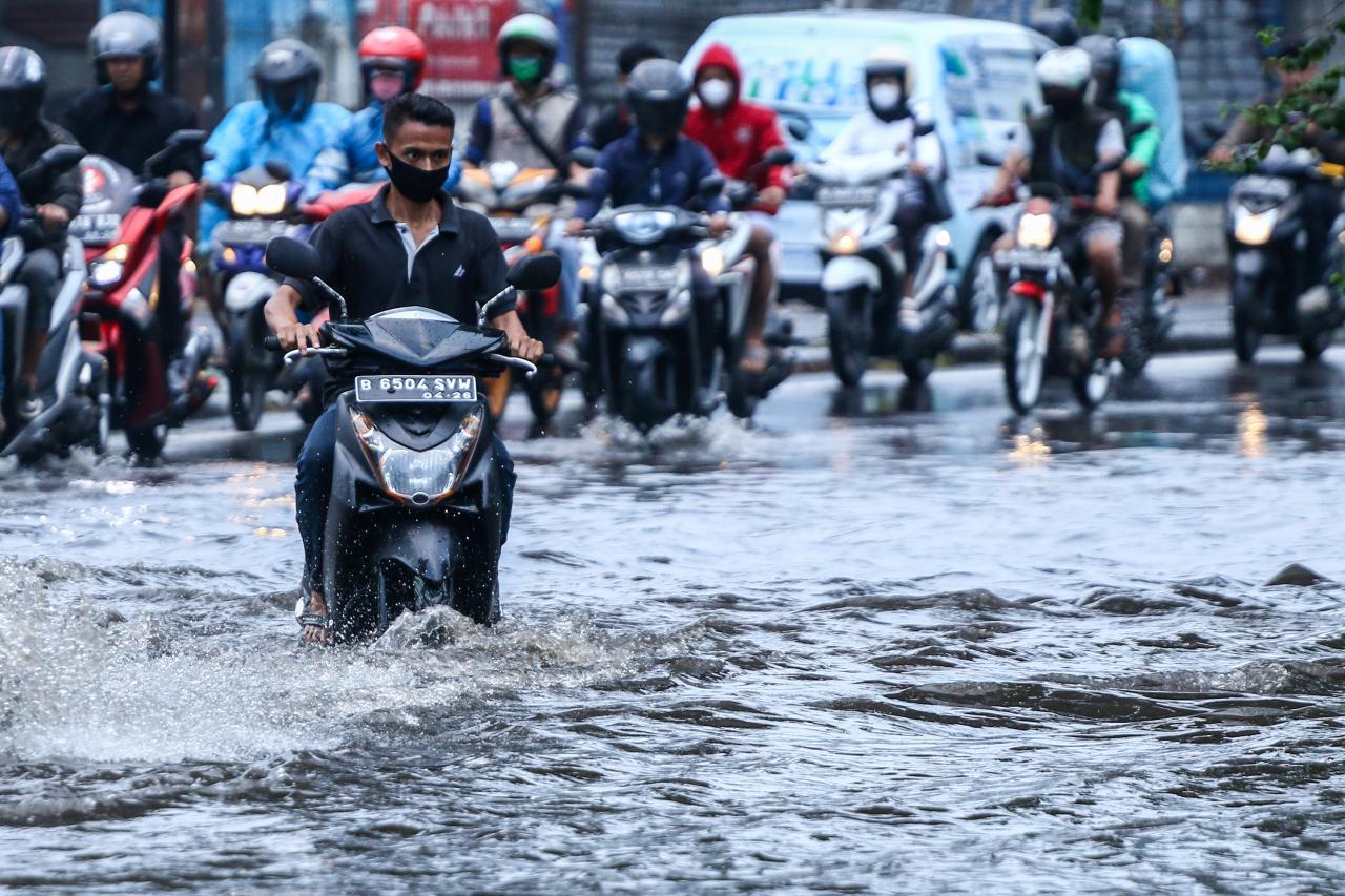 Hujan Deras Sebabkan...