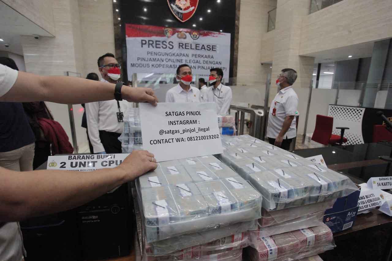 Ungkap Kasus Pinjol...