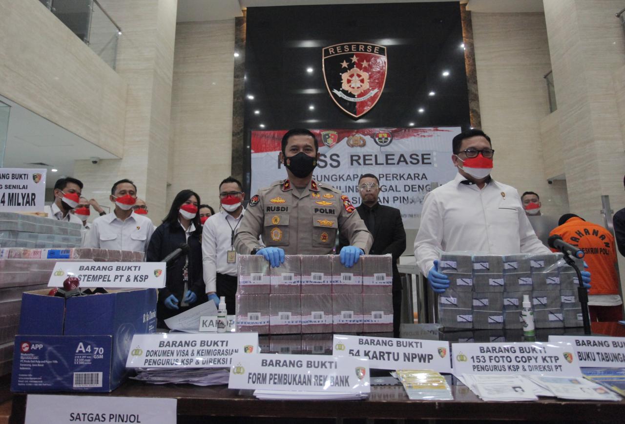 Ungkap Kasus Pinjol...