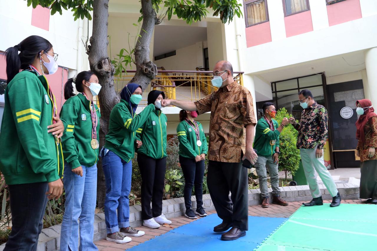 UMSurabaya Berikan Bonus...
