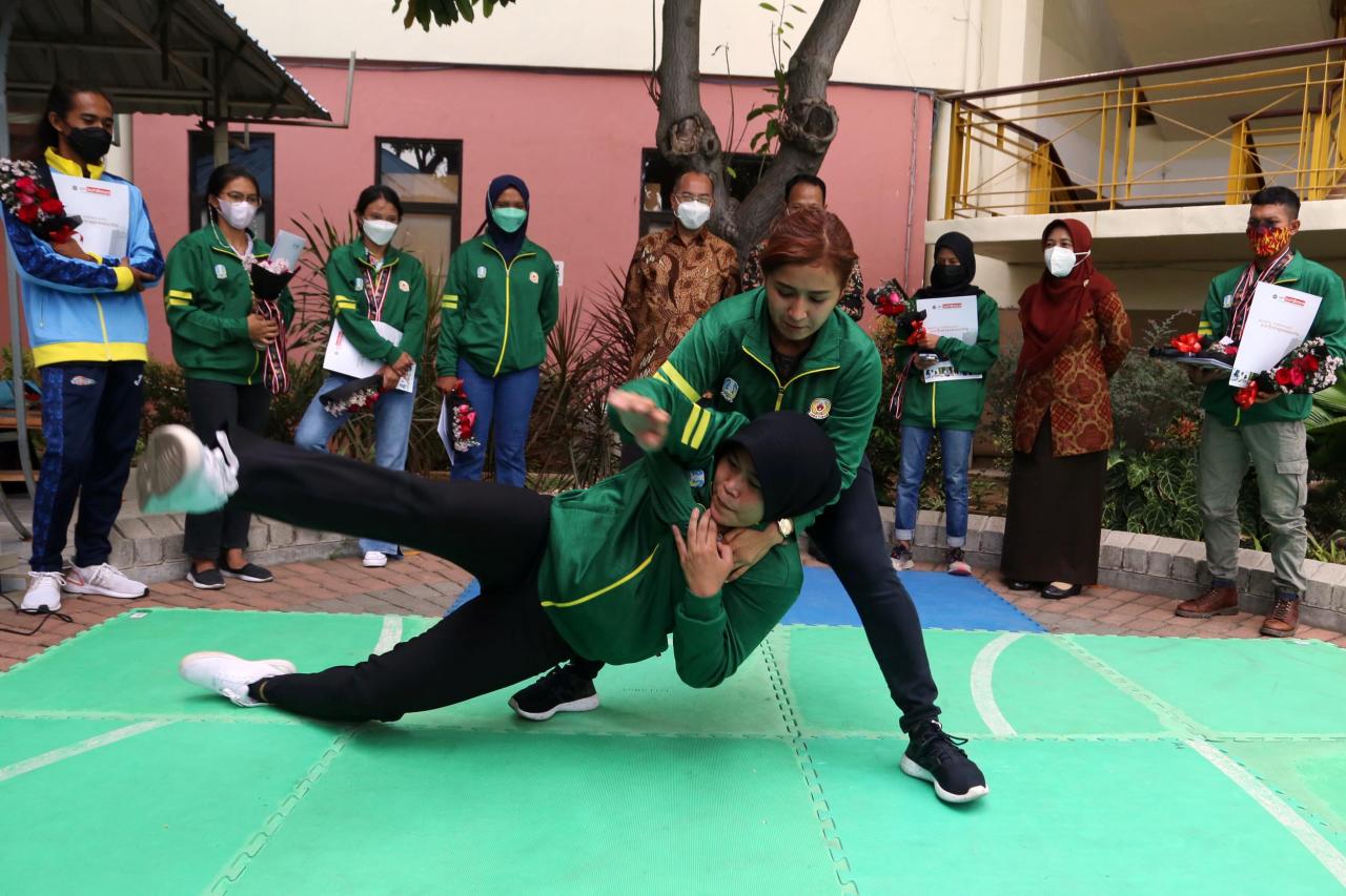 UMSurabaya Berikan Bonus...