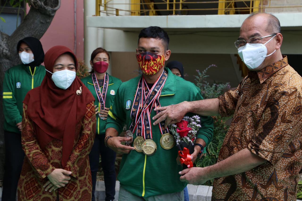 UMSurabaya Berikan Bonus...