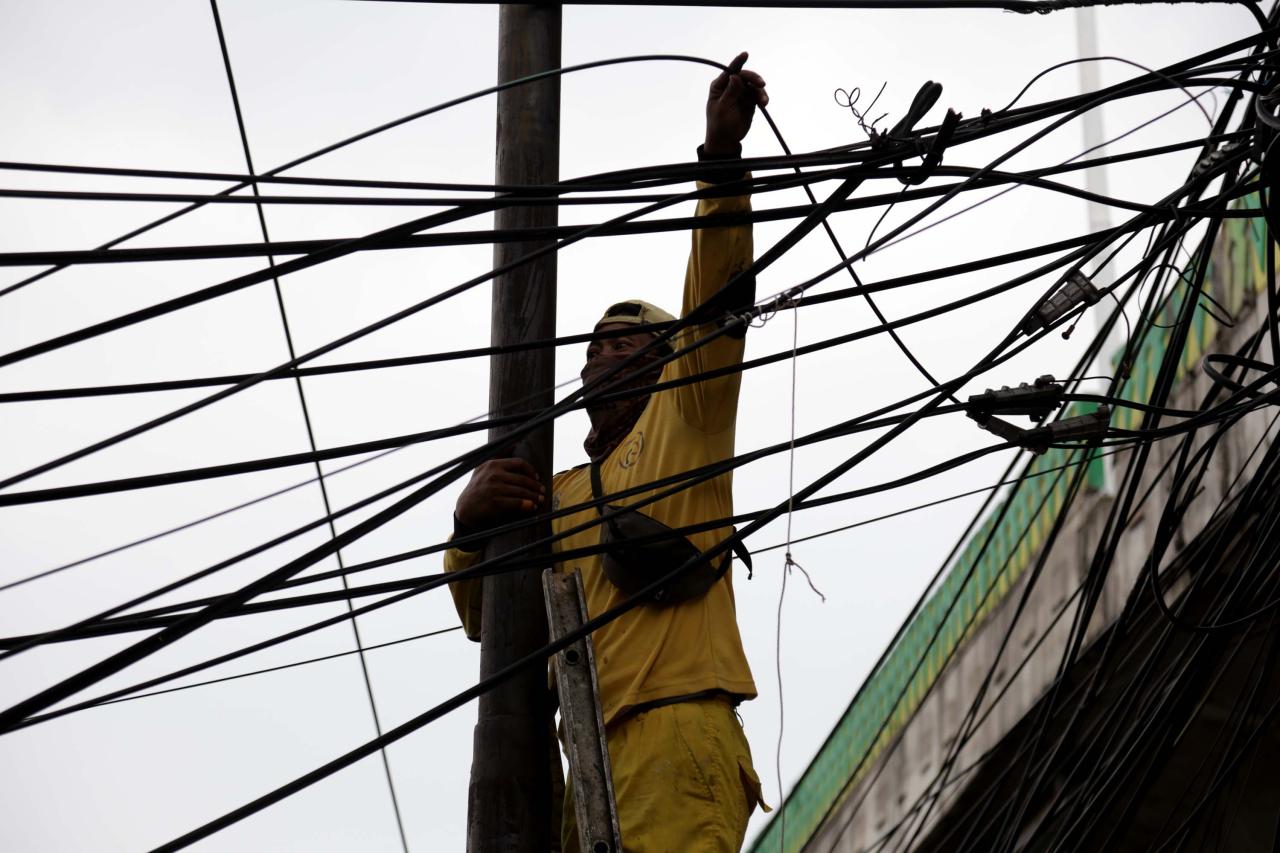 Penertiban Kabel Semrawut...