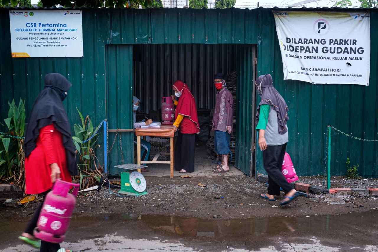 Menukar Sampah Jadi...