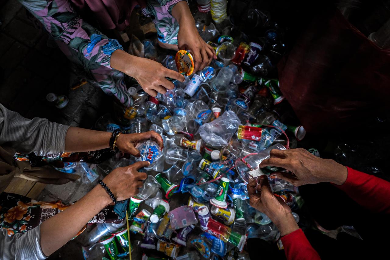 Menukar Sampah Jadi...