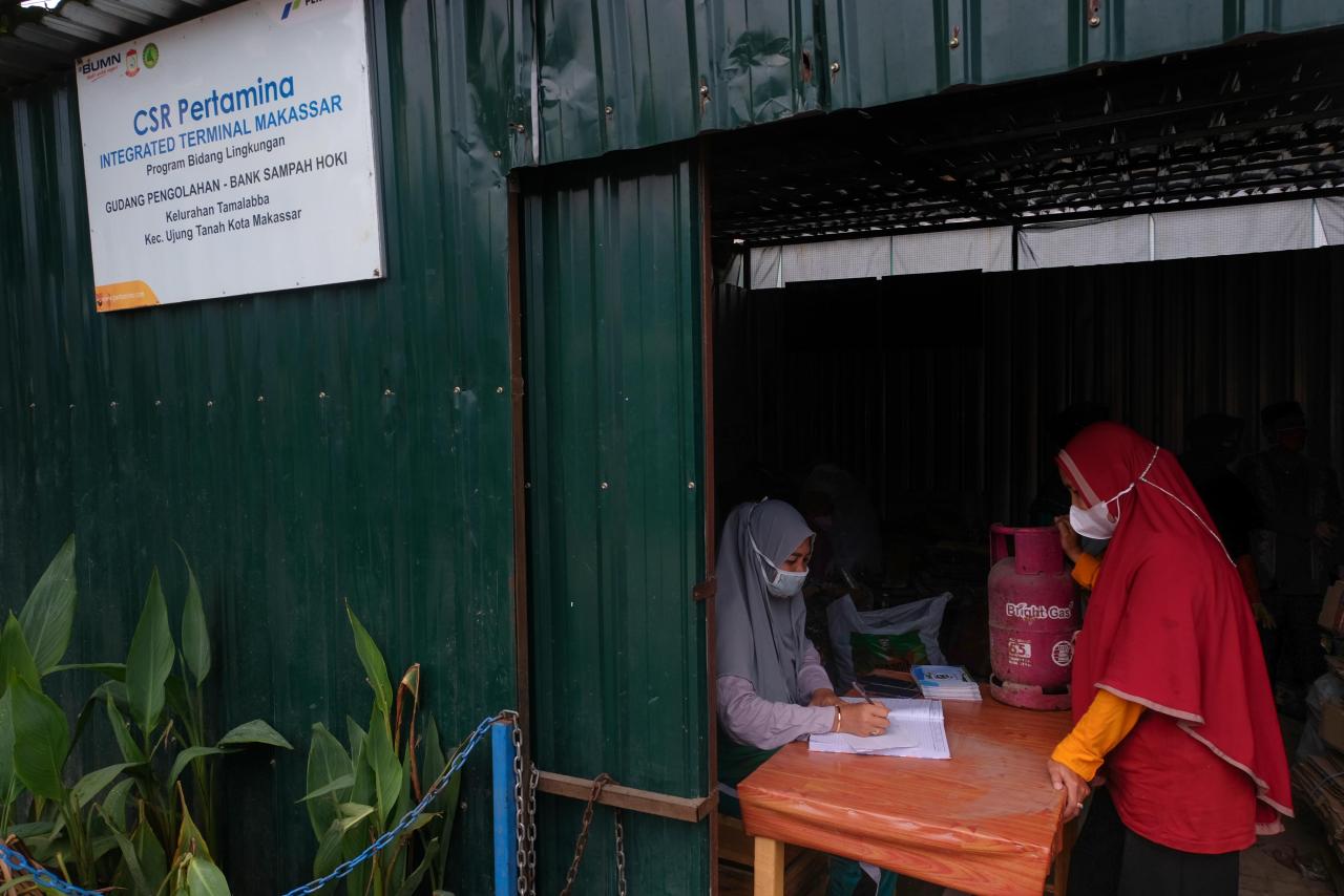 Menukar Sampah Jadi...