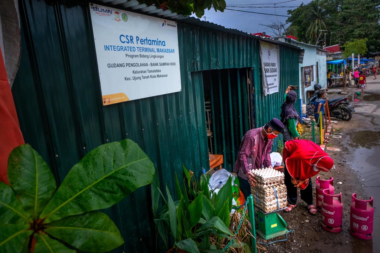 Menukar Sampah Jadi...