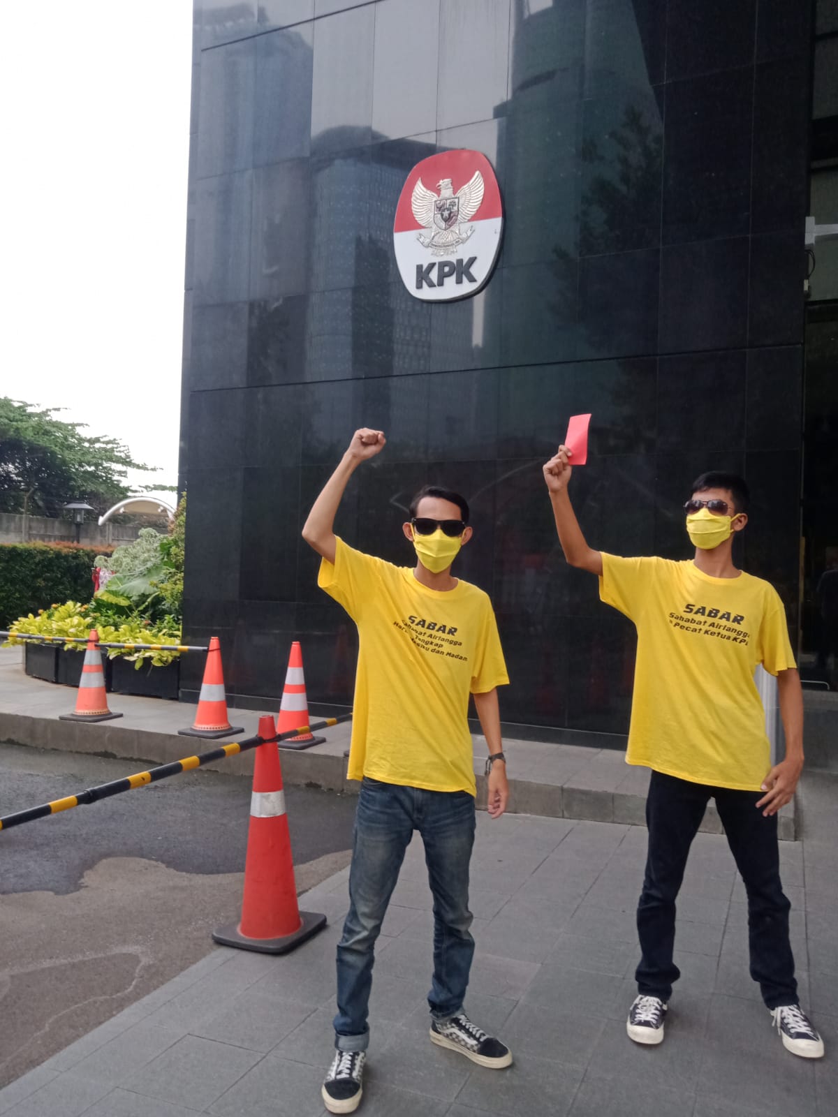 Sahabat Airlangga Minta...