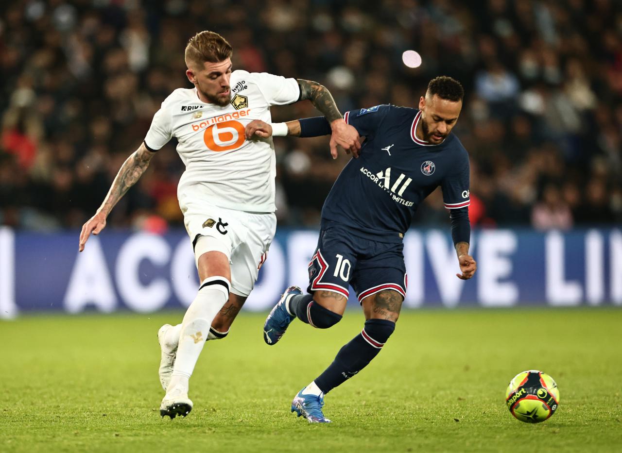 PSG Bungkam Lille 2-1,...