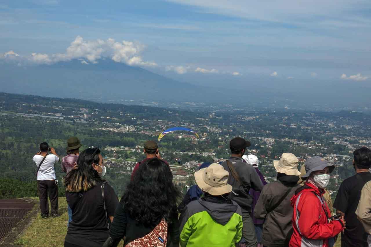 Libur Akhir Pekan, Bukit...