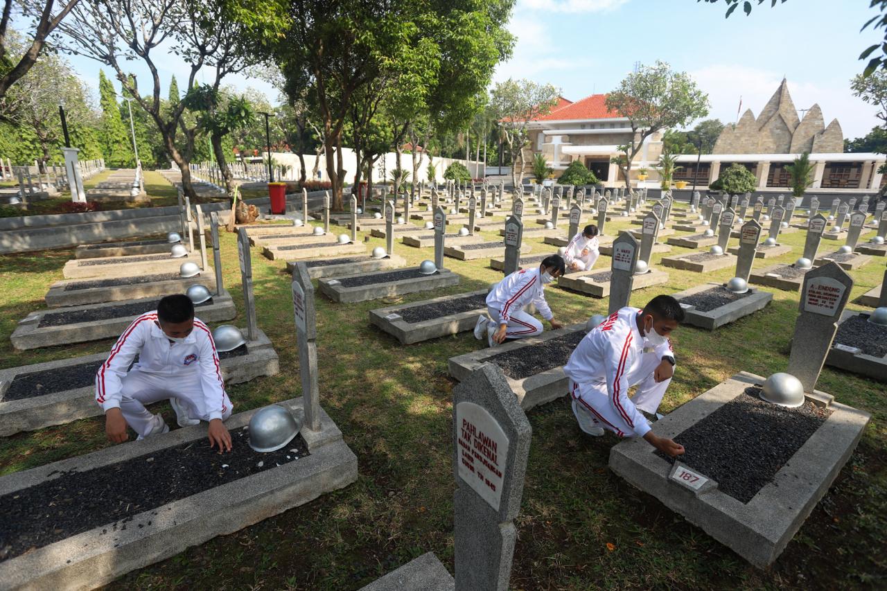Kerja Bakti Jelang Peringatan...