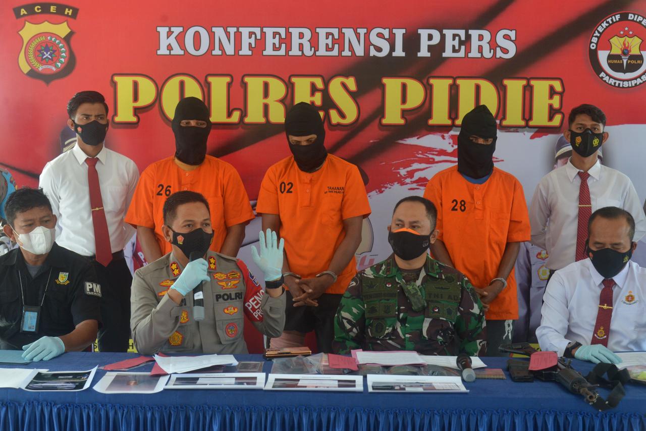 Polis Ringkus Tiga Pelaku...