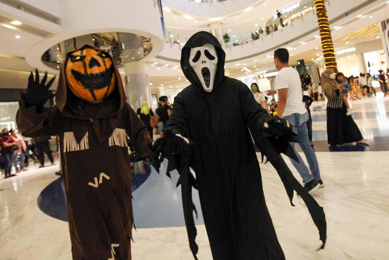 Teror Halloween di Pusat...