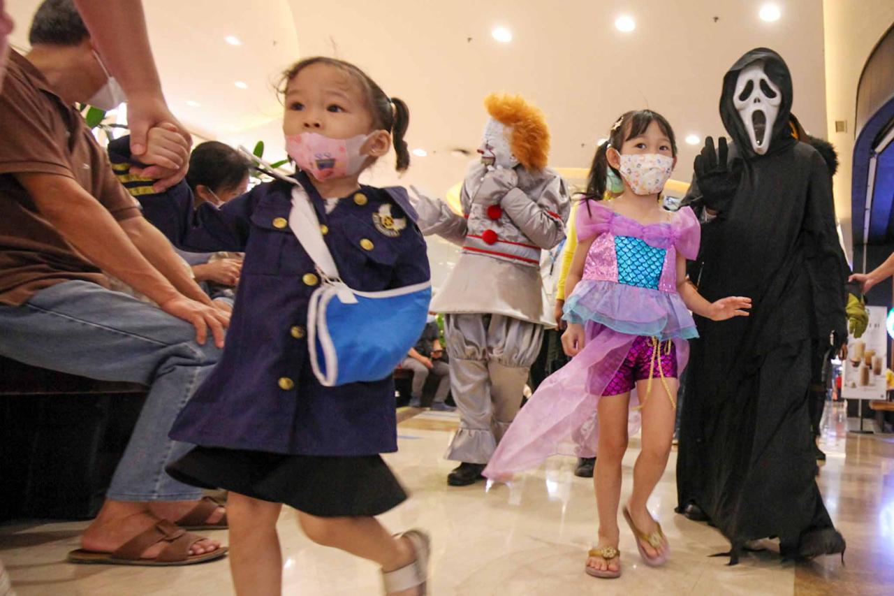 Teror Halloween di Pusat...
