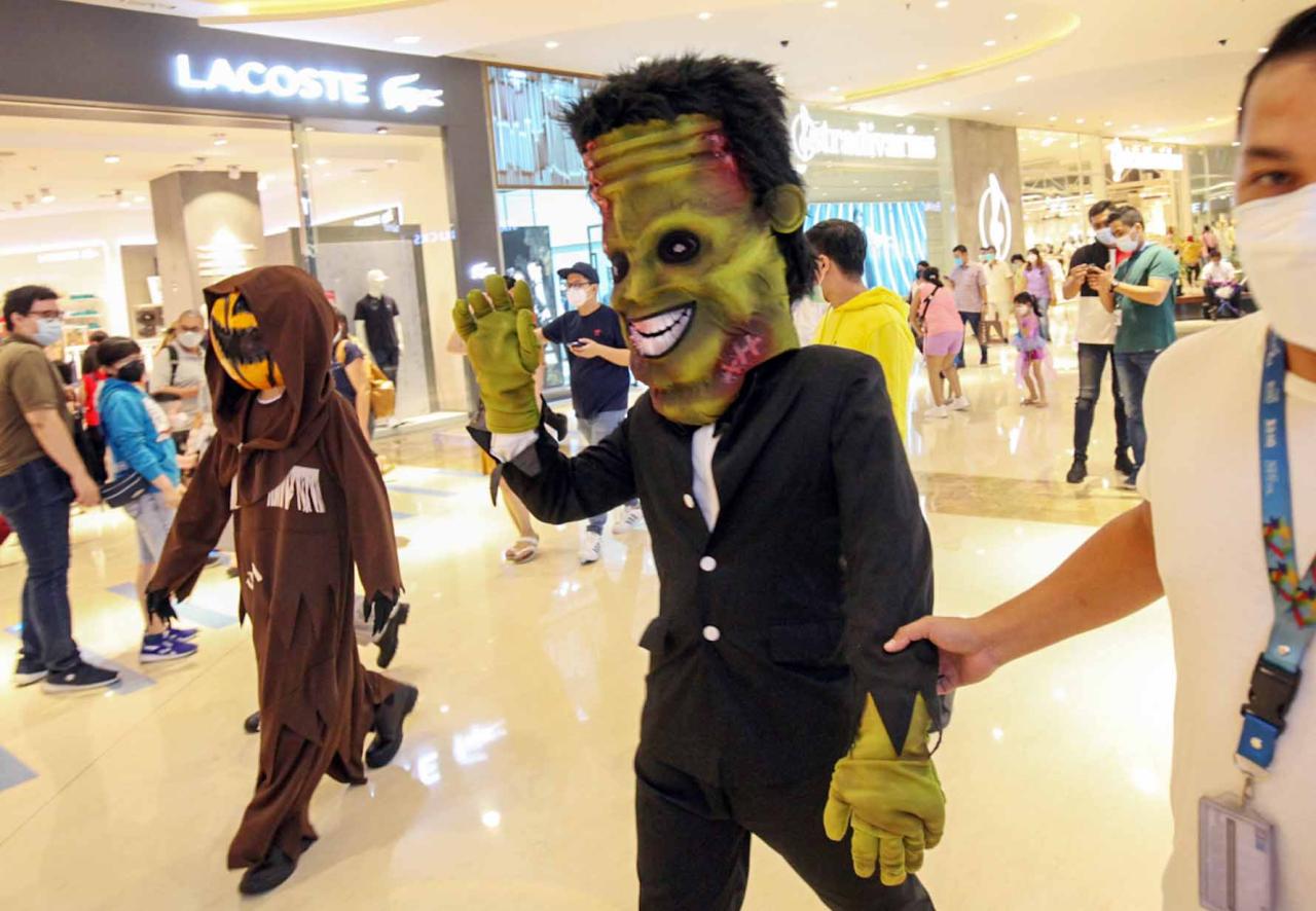 Teror Halloween di Pusat...