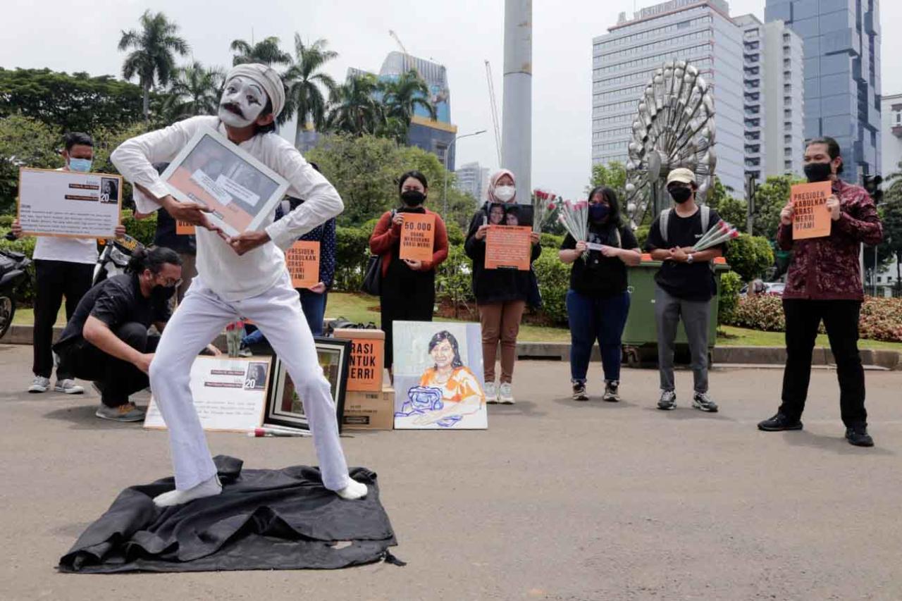 Aksi Teatrikal Dukung...